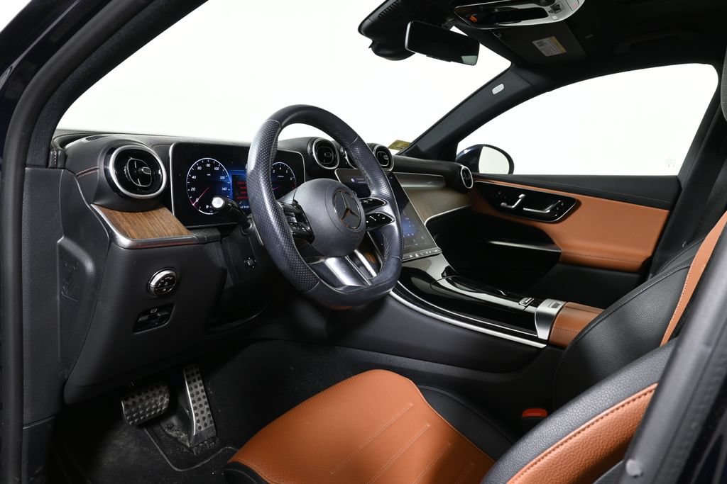 Used 2024 Mercedes-Benz GLC 300 4MATIC image 4