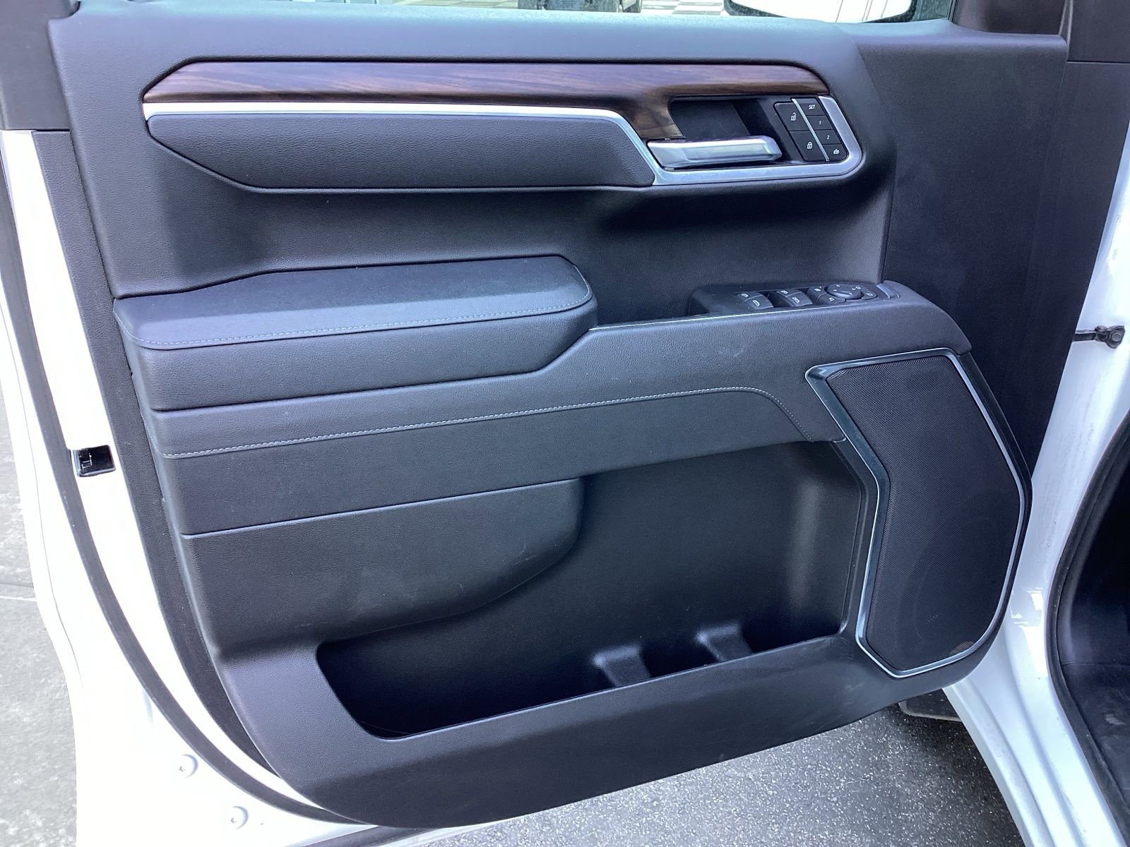 Used 2025 GMC Sierra 1500 SLT image 21