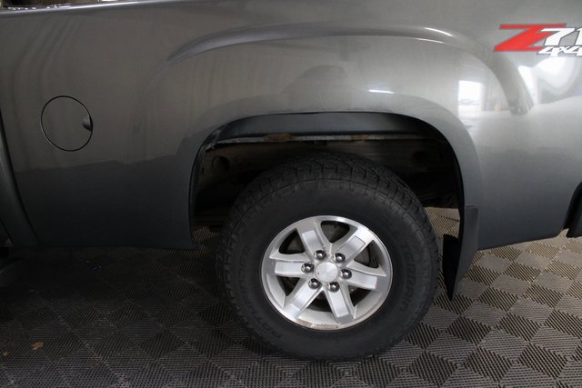 Used 2011 GMC Sierra 1500 SLE w/ Power Tech Package image 9