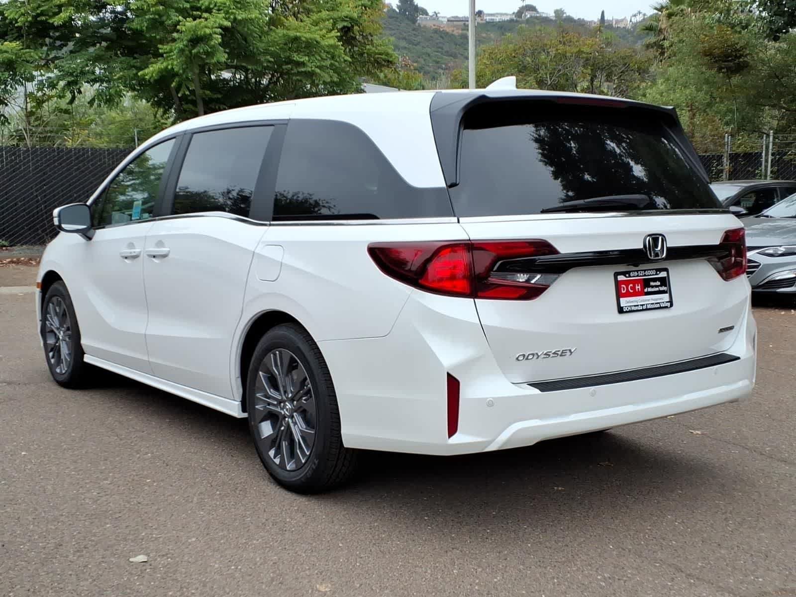 New 2026 Honda Odyssey Touring image 7