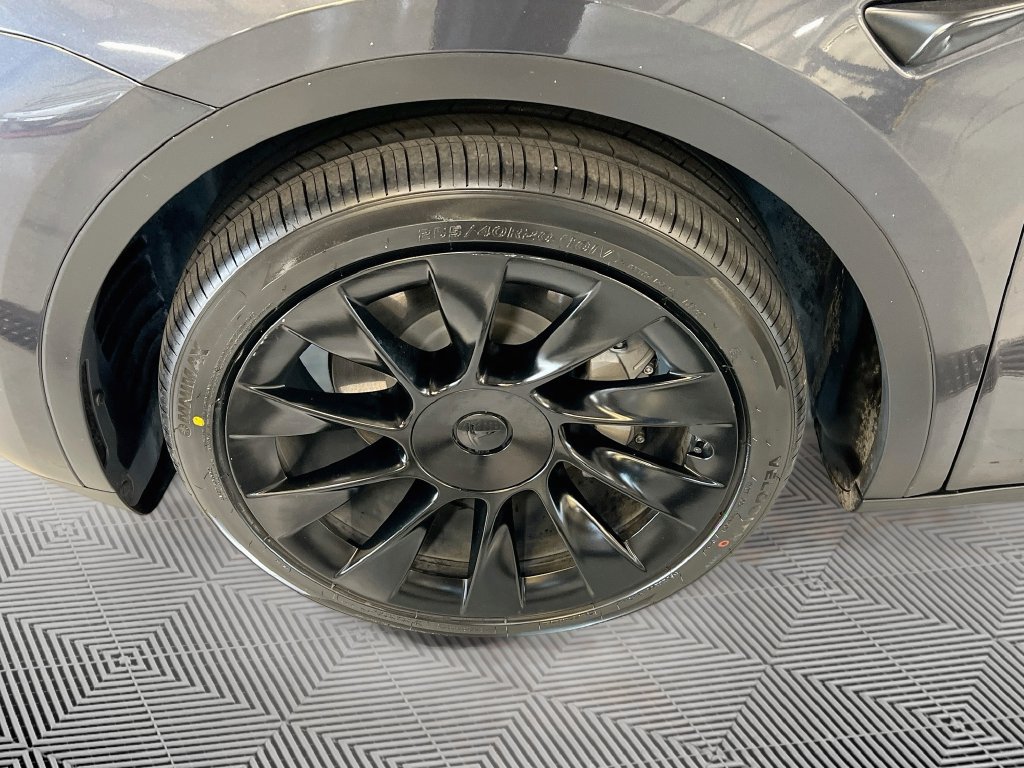 Used 2025 Tesla Model Y Long Range AWD/4WD image 27