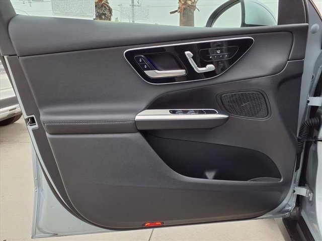 Used 2025 Mercedes-Benz GLC 300 image 12