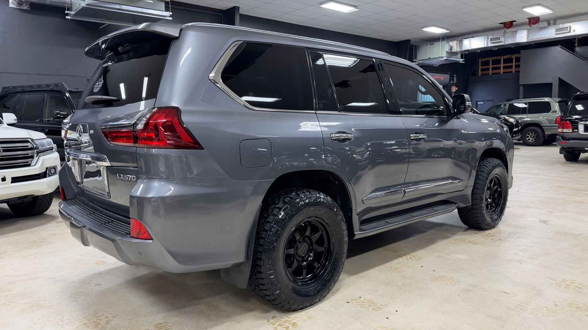 Used 2016 Lexus LX 570 4WD image 8