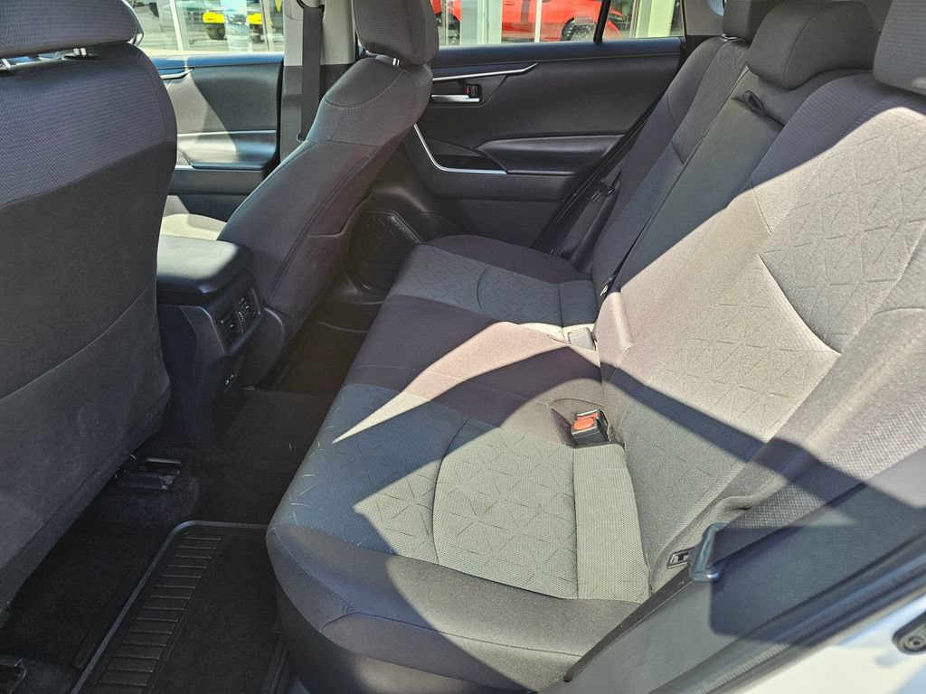 Used 2025 Toyota RAV4 XLE AWD/4WD image 17
