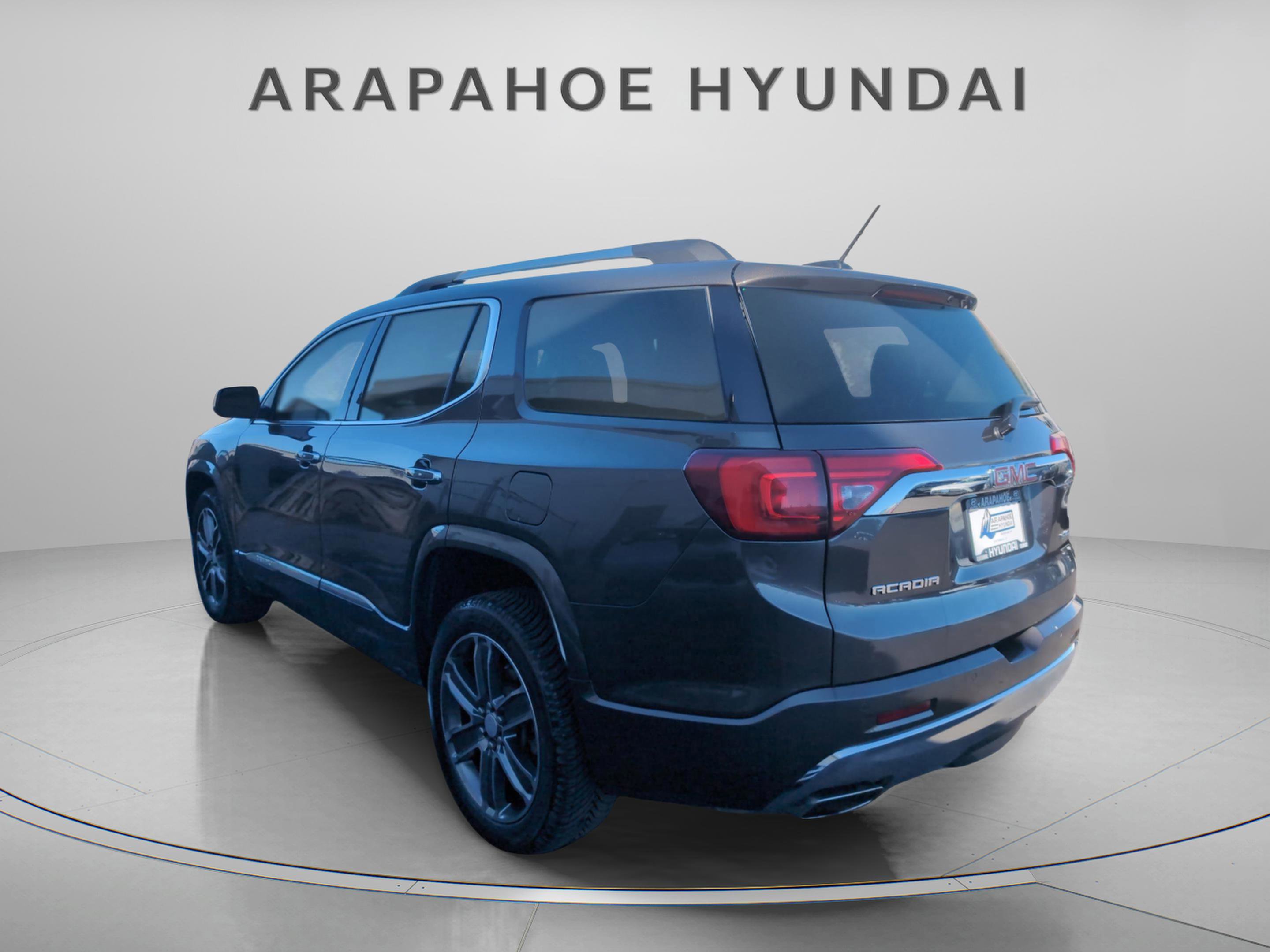 Used 2019 GMC Acadia Denali image 3