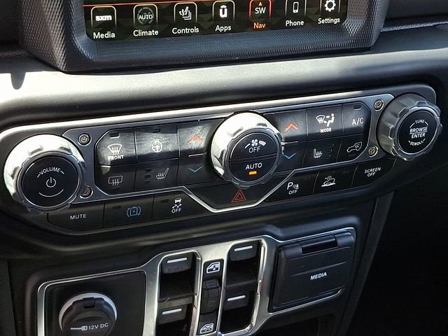 Used 2022 Jeep Wrangler Unlimited Sahara w/ Cold Weather Group AWD/4WD image 15