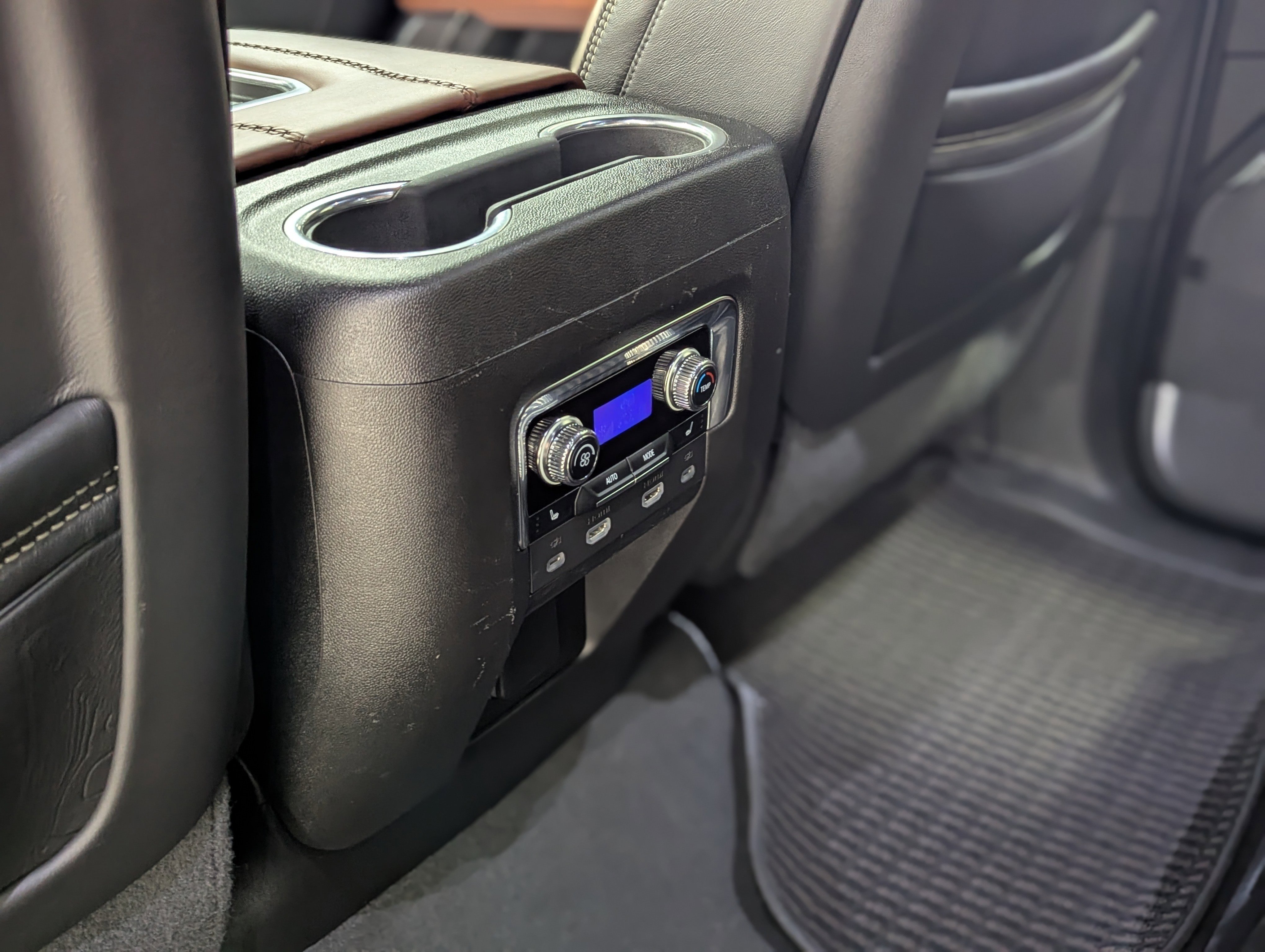 Used 2023 GMC Yukon Denali Ultimate image 16