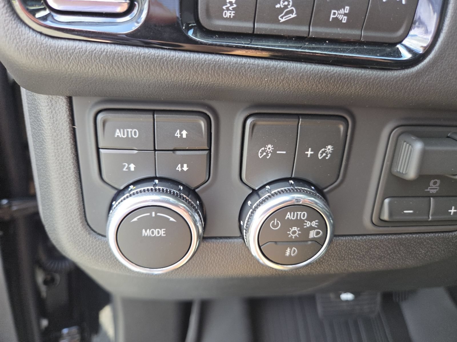 New 2026 GMC Yukon XL Elevation w/ Elevation Premium Package AWD/4WD image 6