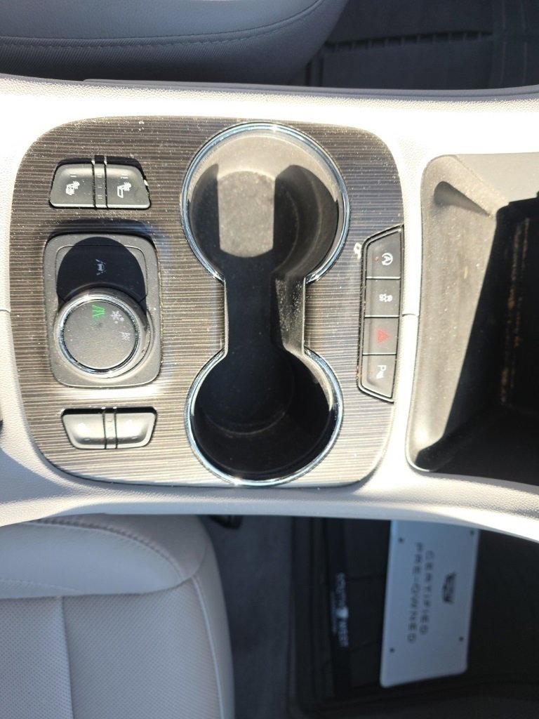 Used 2020 GMC Acadia SLT w/ Driver Alert Package II image 21