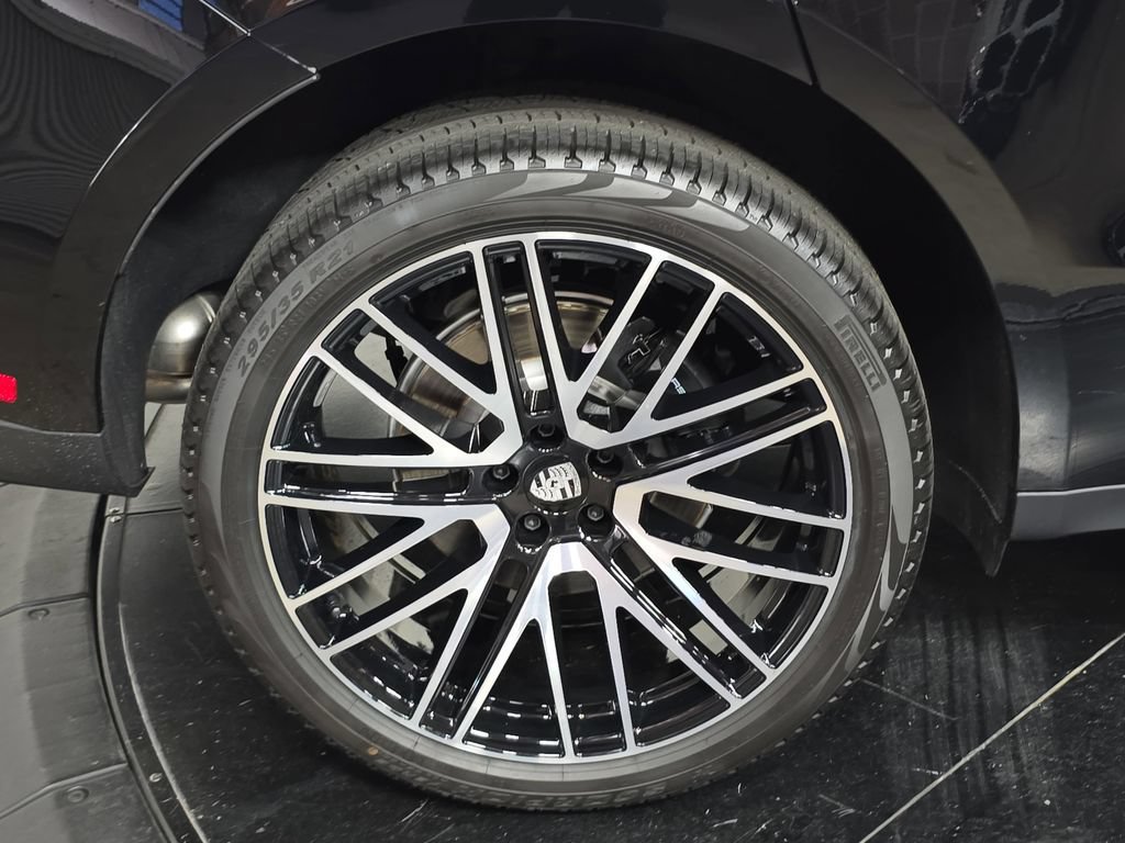Certified 2026 Porsche Macan AWD/4WD image 29