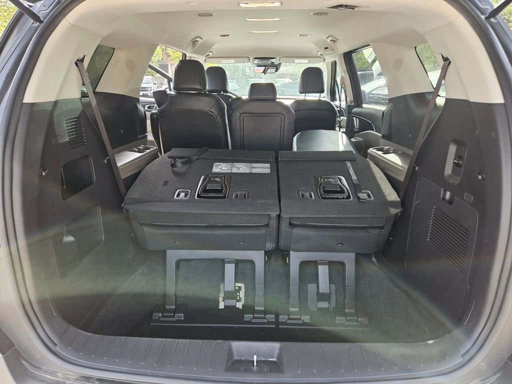 Used 2025 Kia Carnival image 24