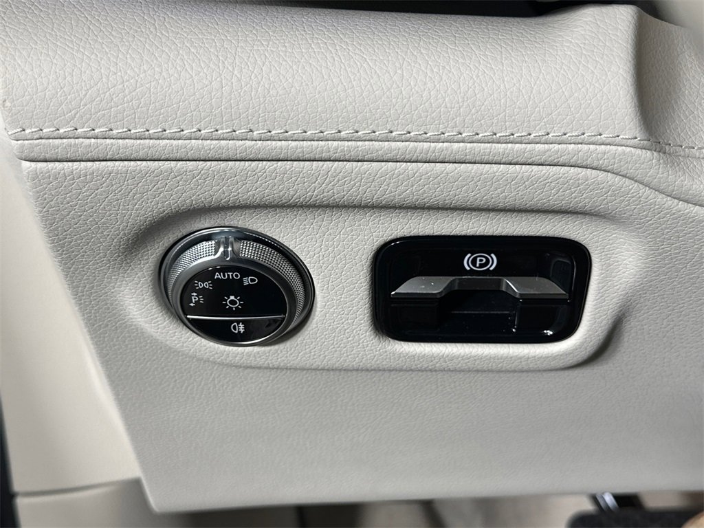 Used 2023 Mercedes-Benz EQS 450+ Sedan image 34