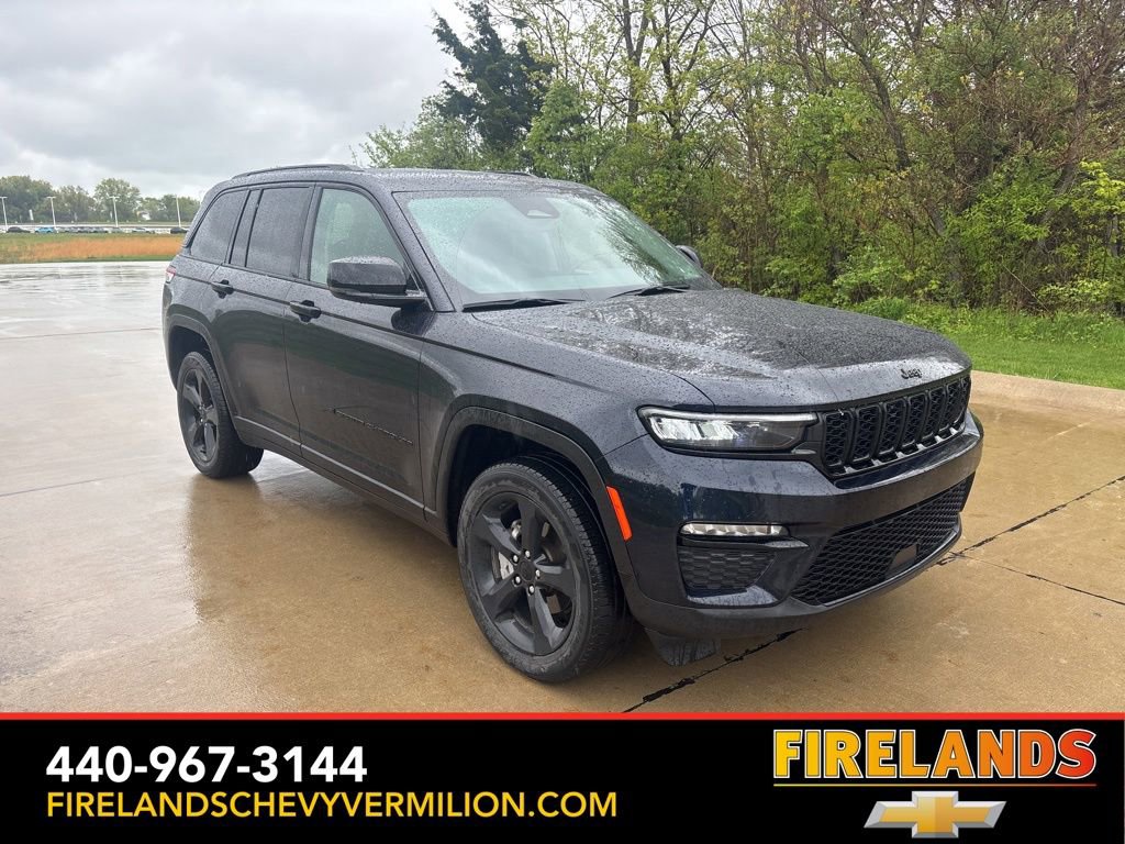Used 2023 Jeep Grand Cherokee Limited w/ Black Appearance Package AWD/4WD image 11