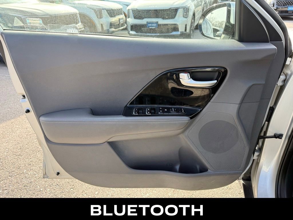 Used 2018 Kia Niro EX image 7