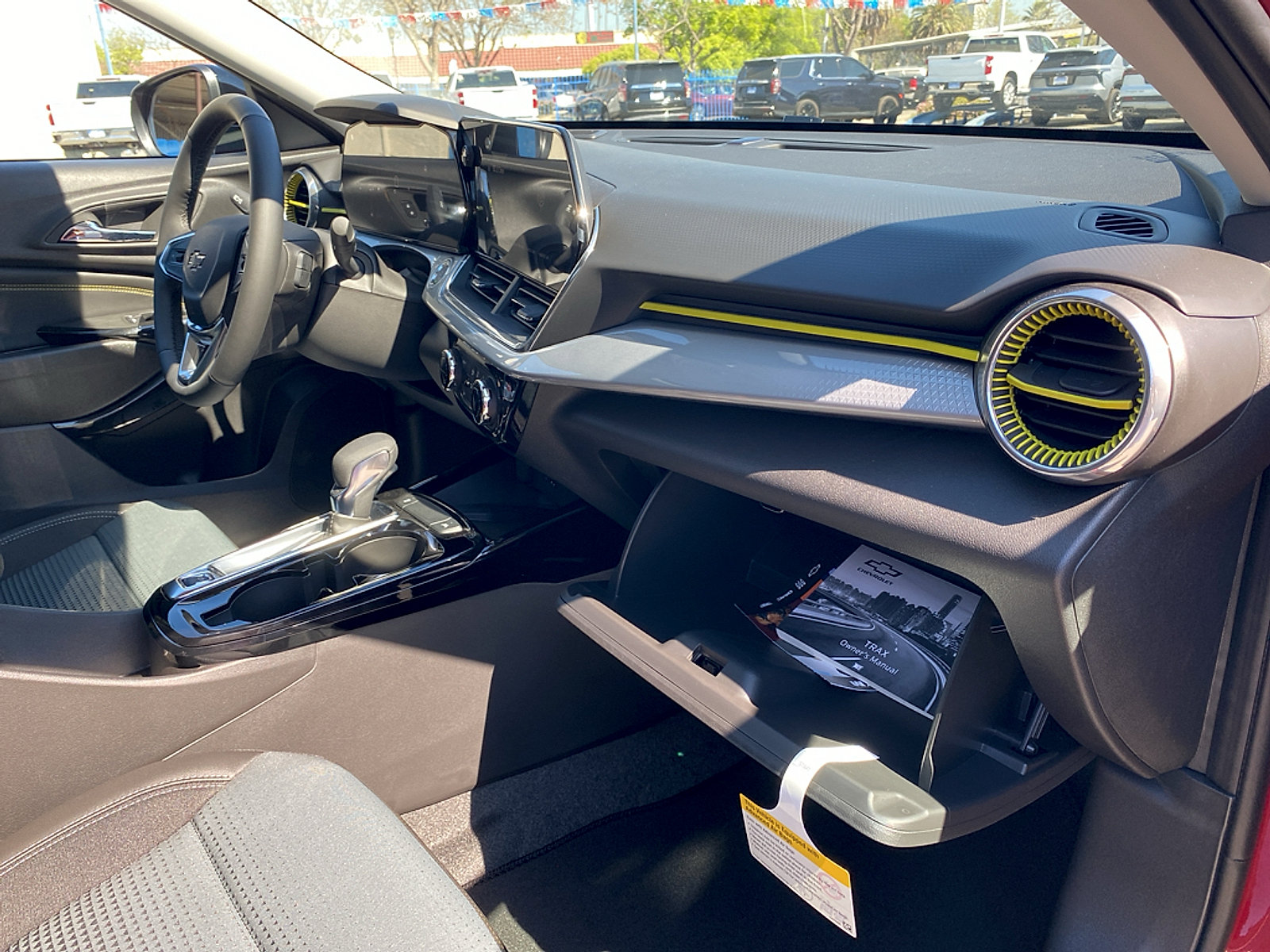 New 2026 Chevrolet Trax LT w/ Sunroof Package FWD image 25