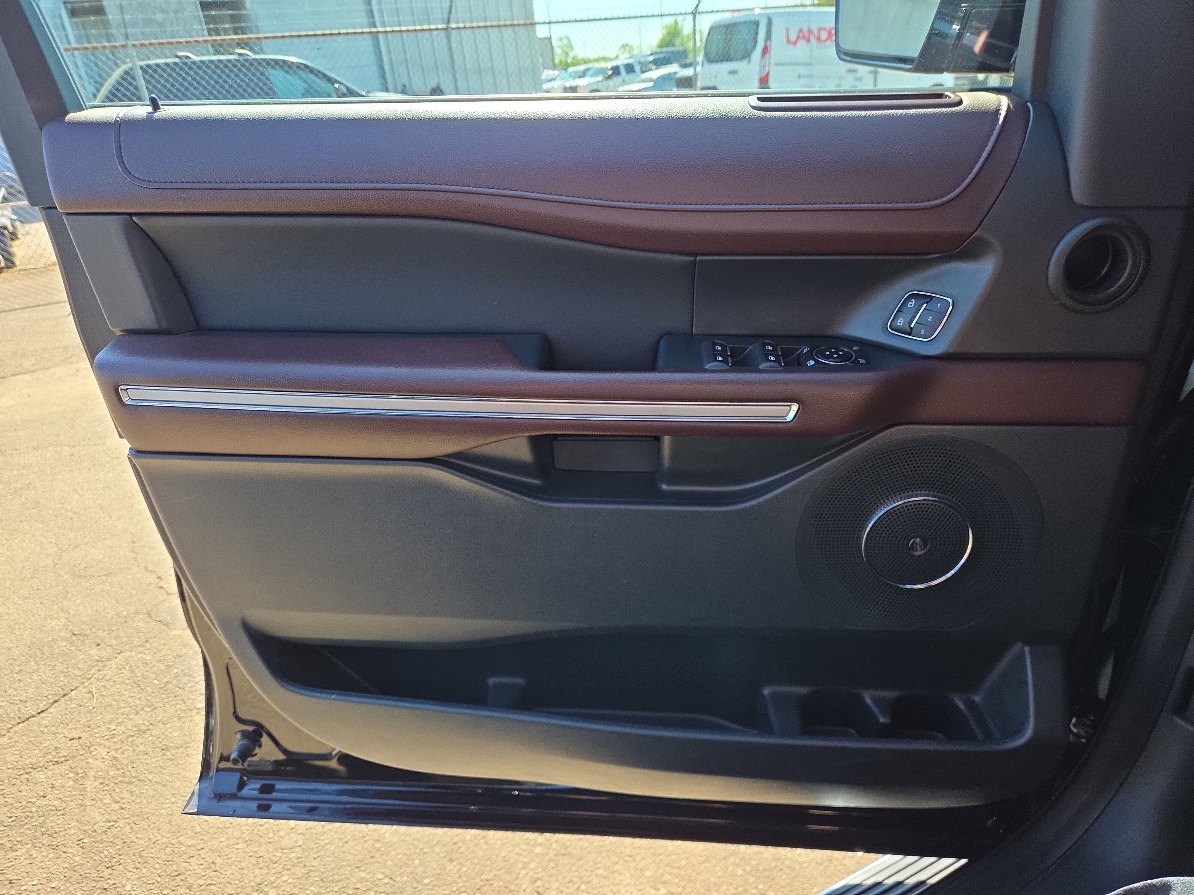 Used 2023 Ford Expedition Limited image 19