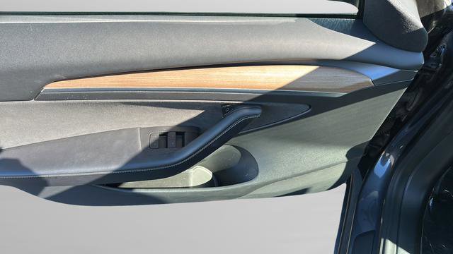 Used 2021 Tesla Model 3 Standard Range Plus RWD image 11