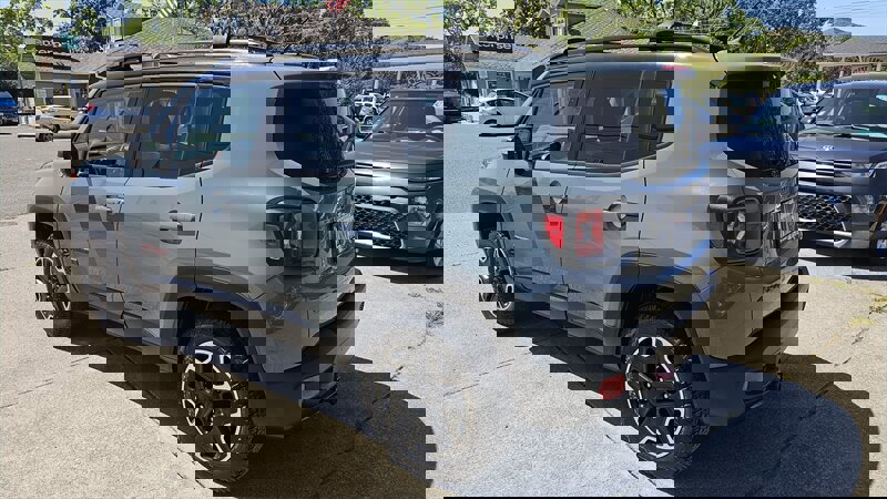 Used 2017 Jeep Renegade Trailhawk image 4