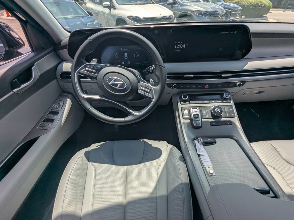 Used 2024 Hyundai Palisade SEL FWD image 3