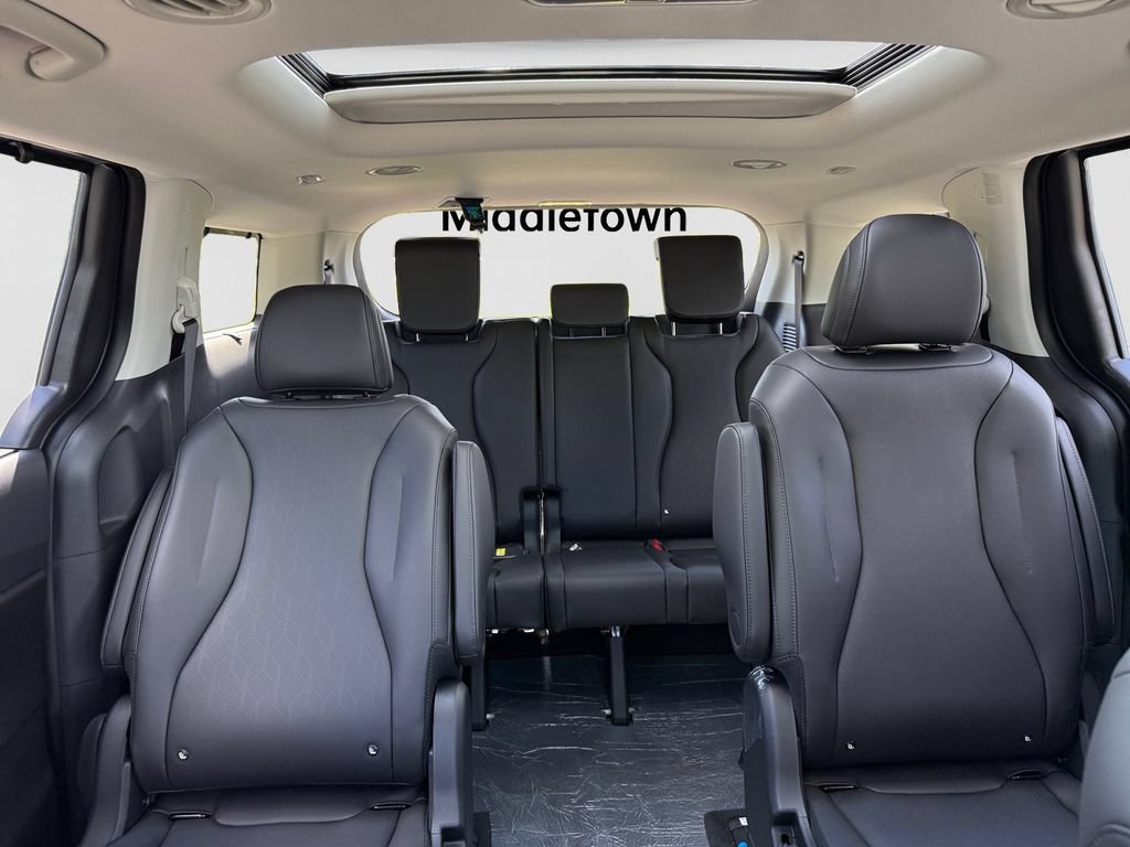 New 2027 Kia Carnival SX w/ Dark Edition Package FWD image 17