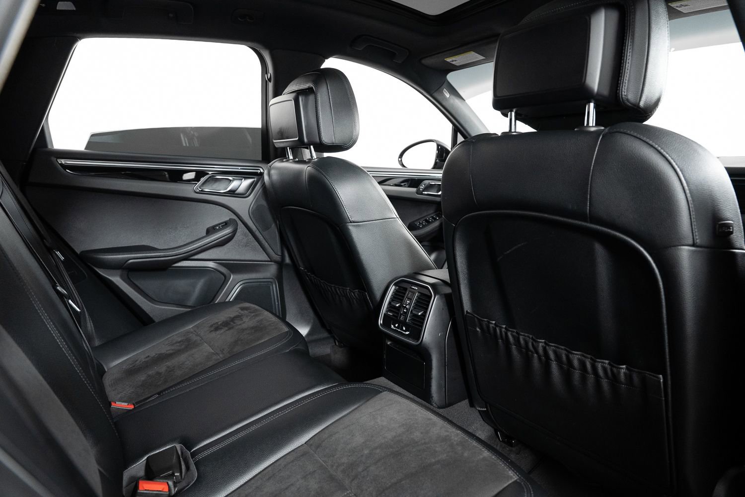 Used 2016 Porsche Macan S image 22