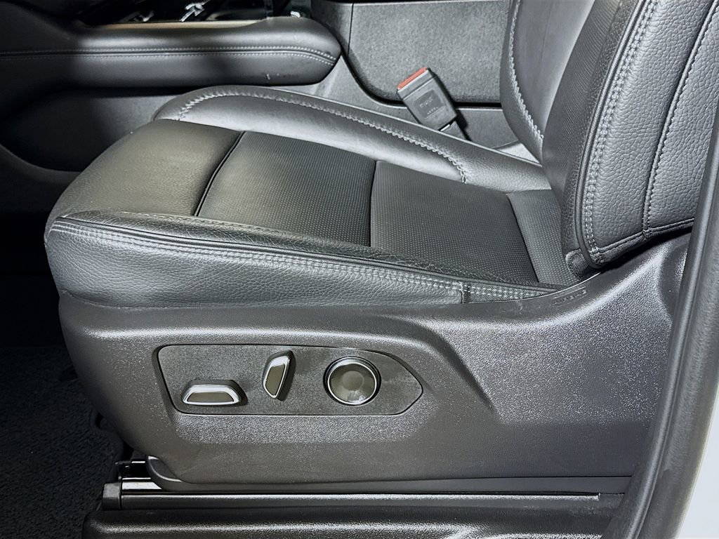 Certified 2025 GMC Yukon Denali image 18