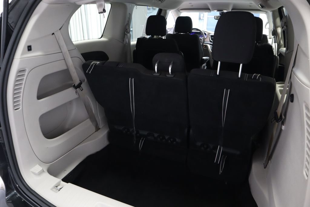 Used 2023 Chrysler Voyager LX FWD image 16