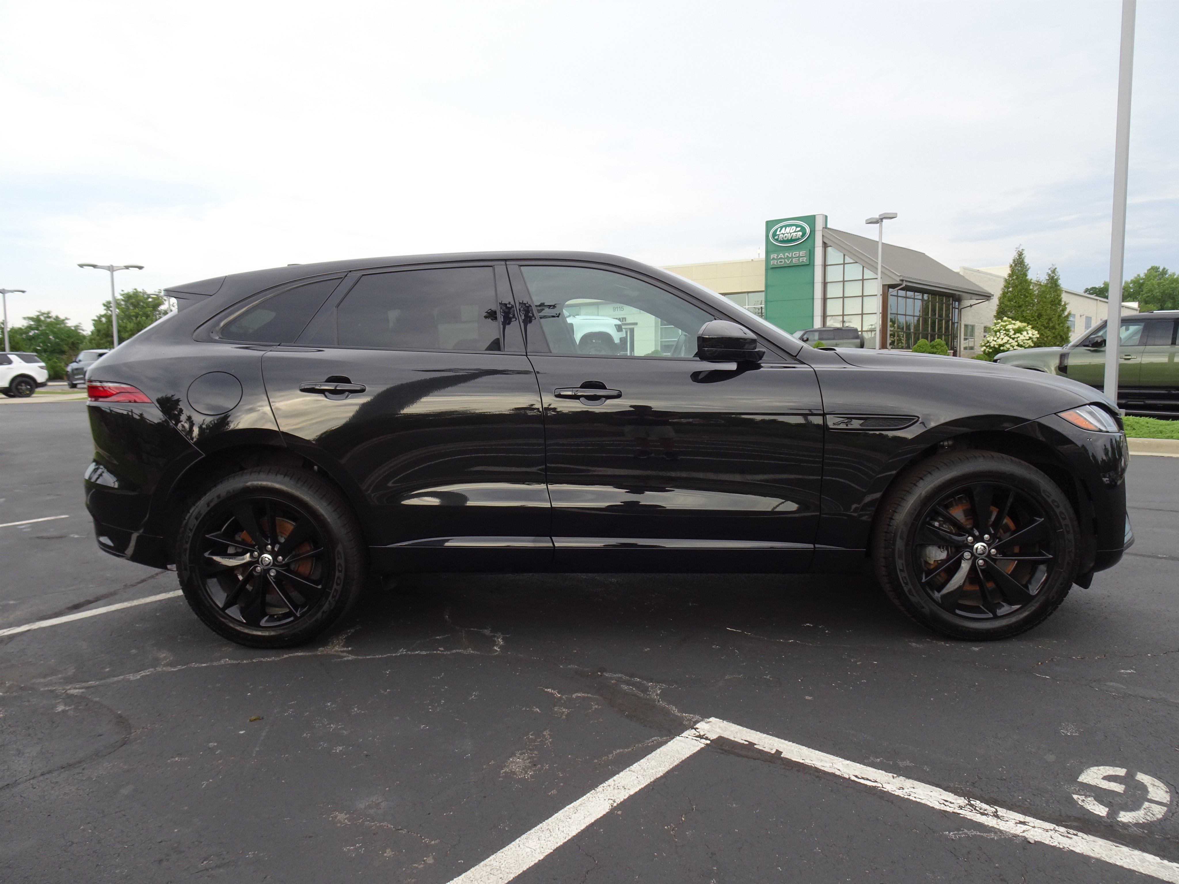 New 2025 Jaguar F-PACE R-Dynamic S AWD/4WD image 11