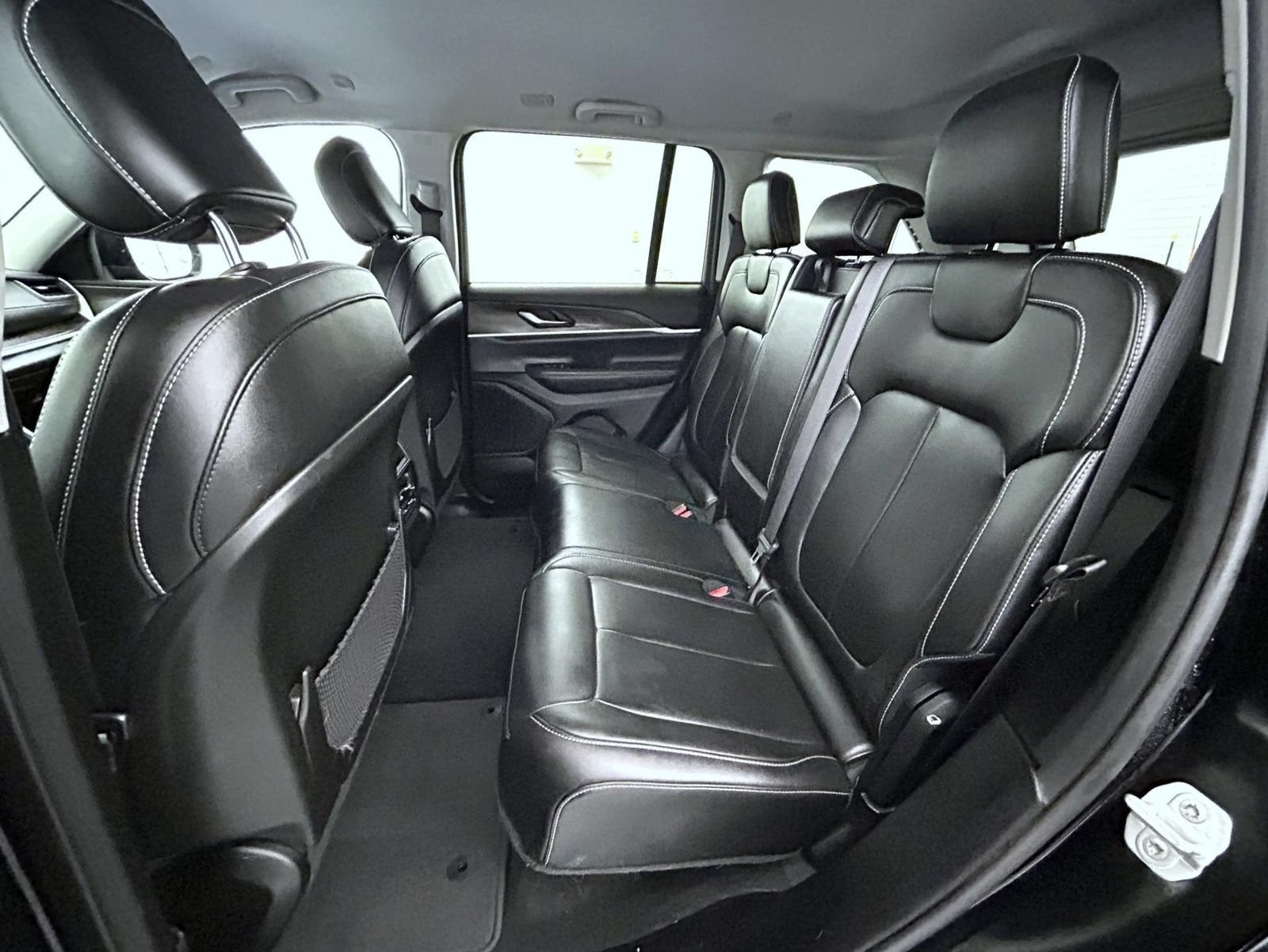Certified 2023 Jeep Grand Cherokee Limited w/ Black Appearance Package AWD/4WD image 19