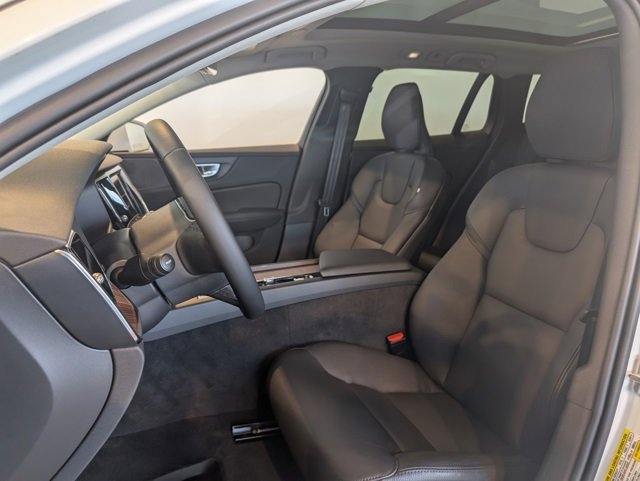 Used 2024 Volvo V60 B5 Cross Country Plus image 13