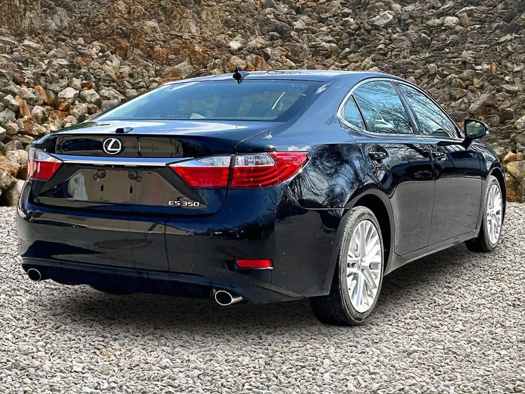 Used 2015 Lexus ES 350 w/ Ultra Luxury Package image 2