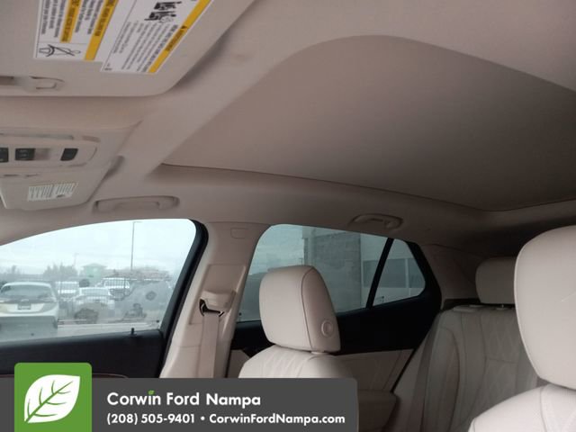 Used 2023 Buick Envision Avenir image 23