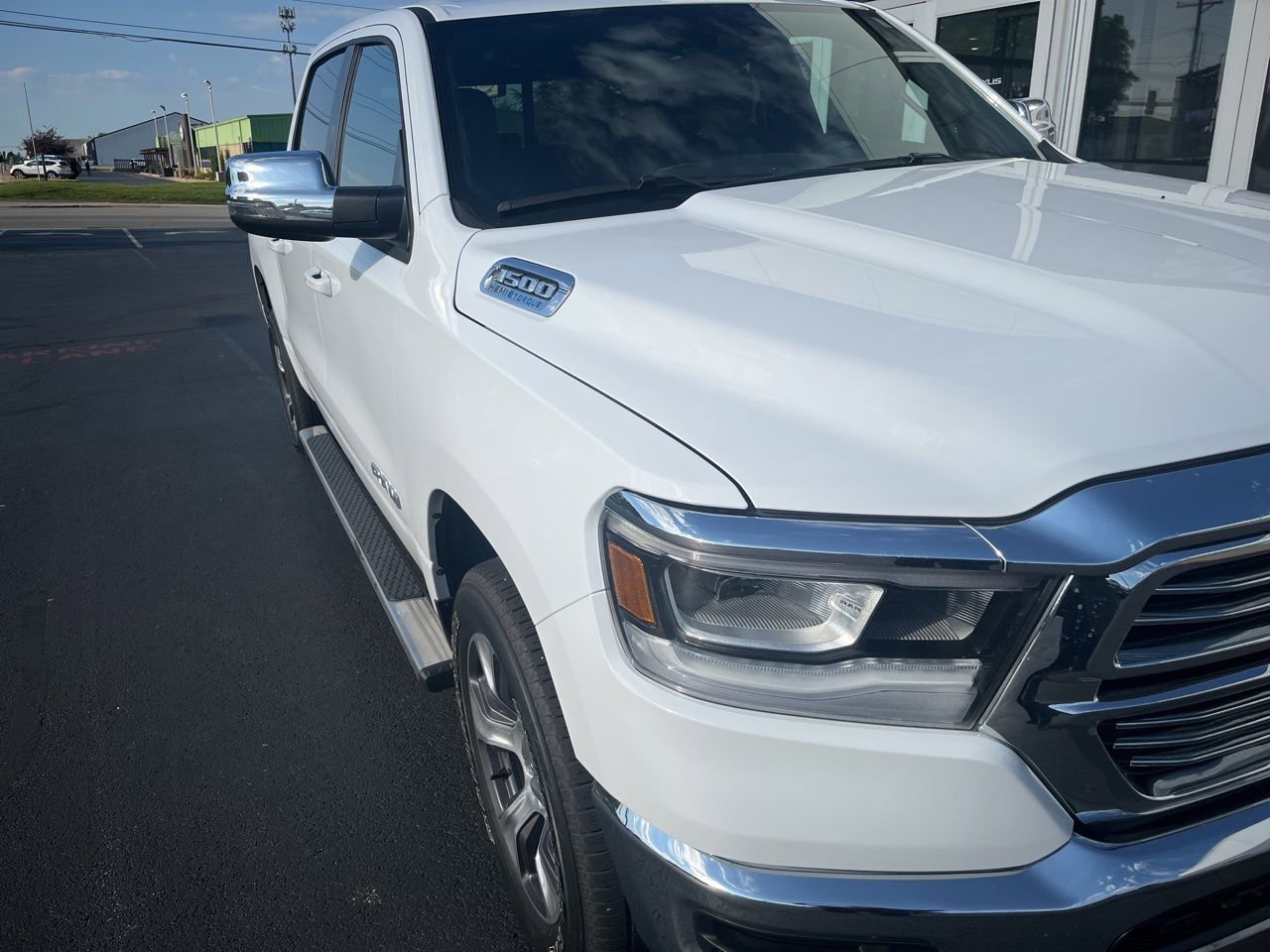 Used 2023 RAM 1500 Laramie AWD/4WD image 1