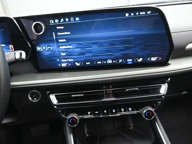 Used 2025 Chevrolet Traverse LT image 10