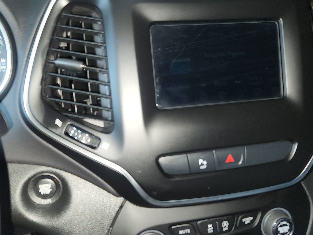 Used 2020 Jeep Cherokee Latitude Plus FWD image 34