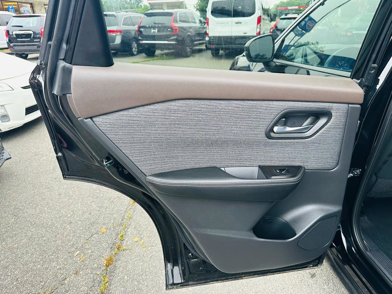 Used 2021 Nissan Rogue SV image 24