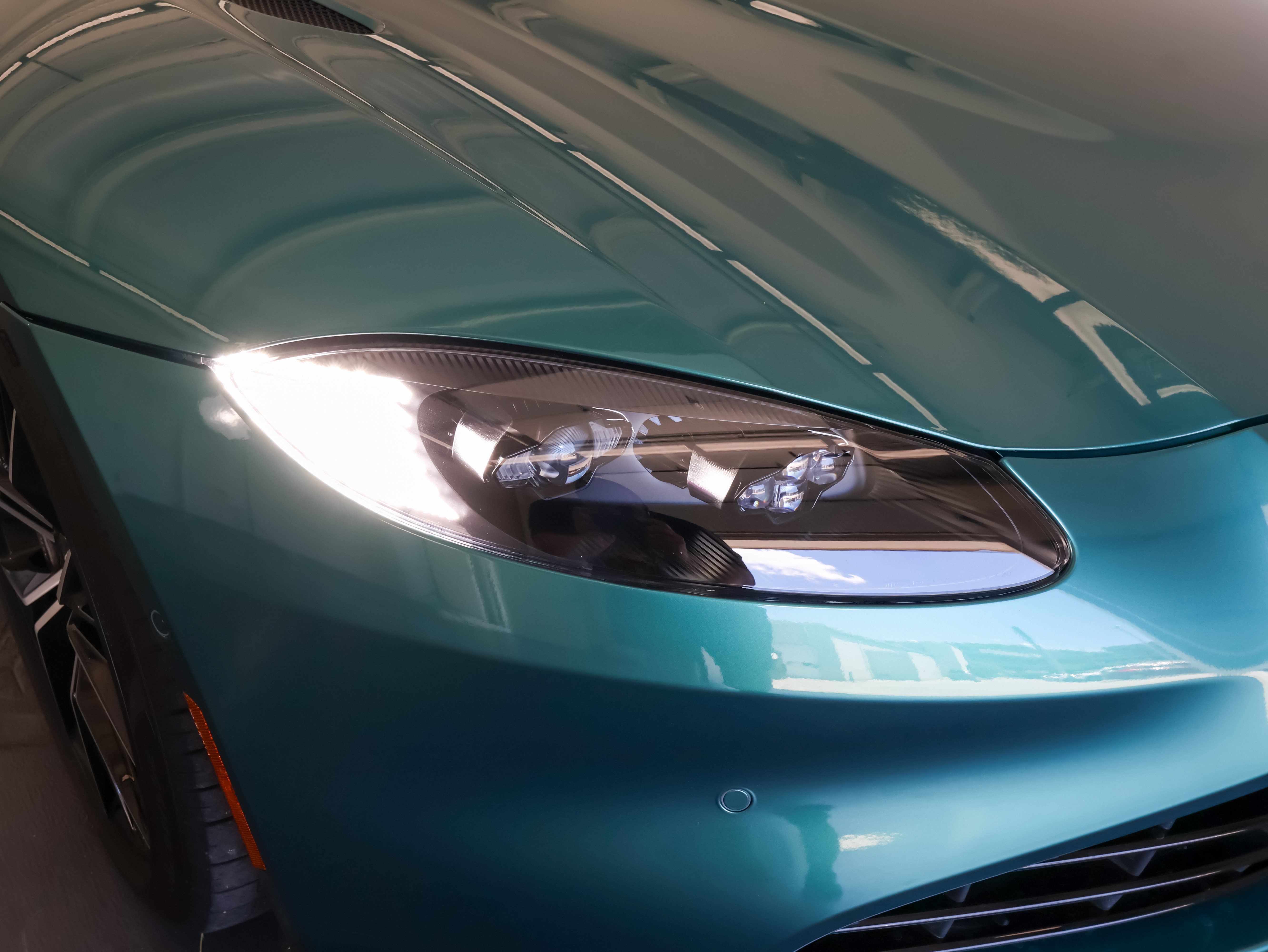 Used 2023 Aston Martin V8 Vantage Roadster RWD image 37