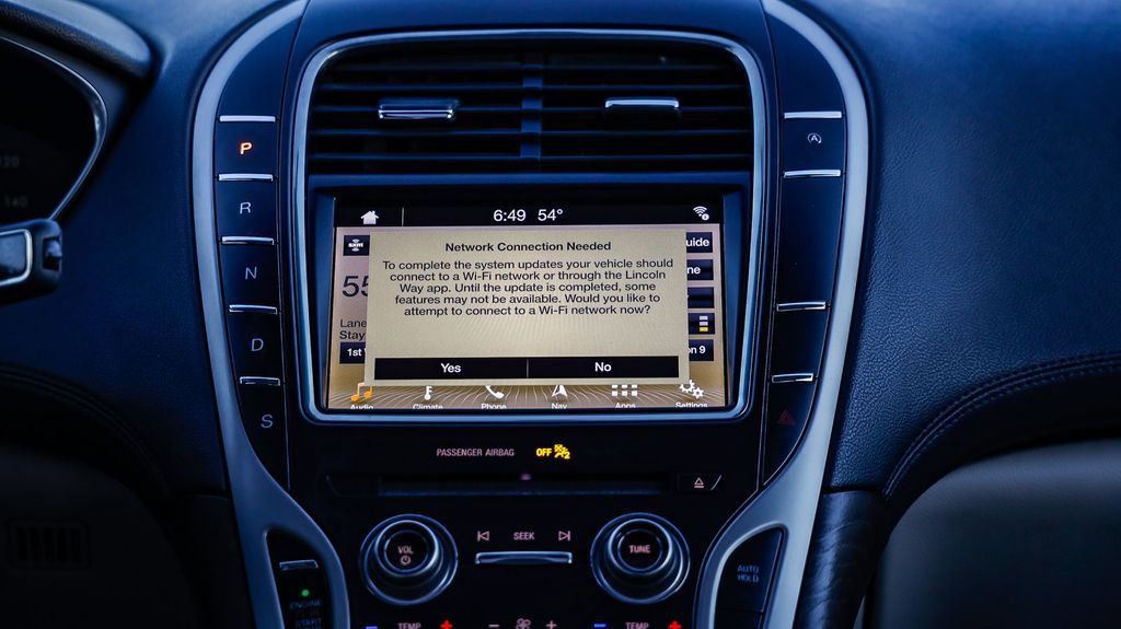 Used 2019 Lincoln Nautilus Select image 15