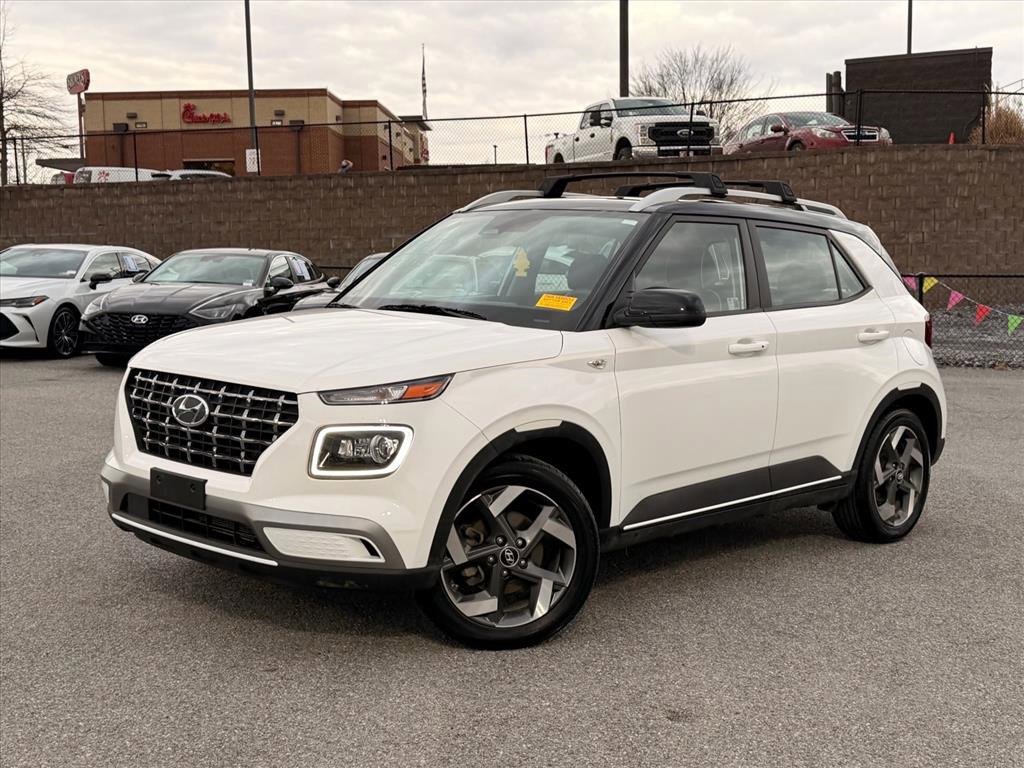 Used 2025 Hyundai Venue Limited image 2