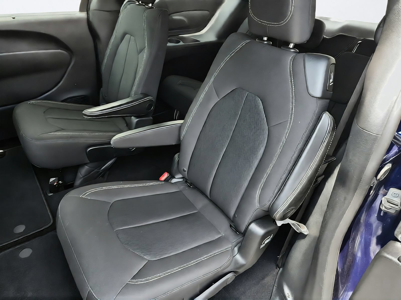 Used 2018 Chrysler Pacifica Touring Plus FWD image 23