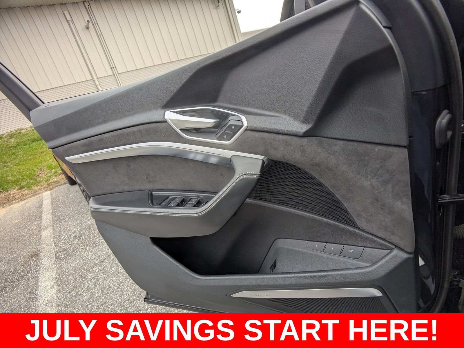 Used 2019 Audi e-tron Prestige w/ Prestige Package AWD/4WD image 35
