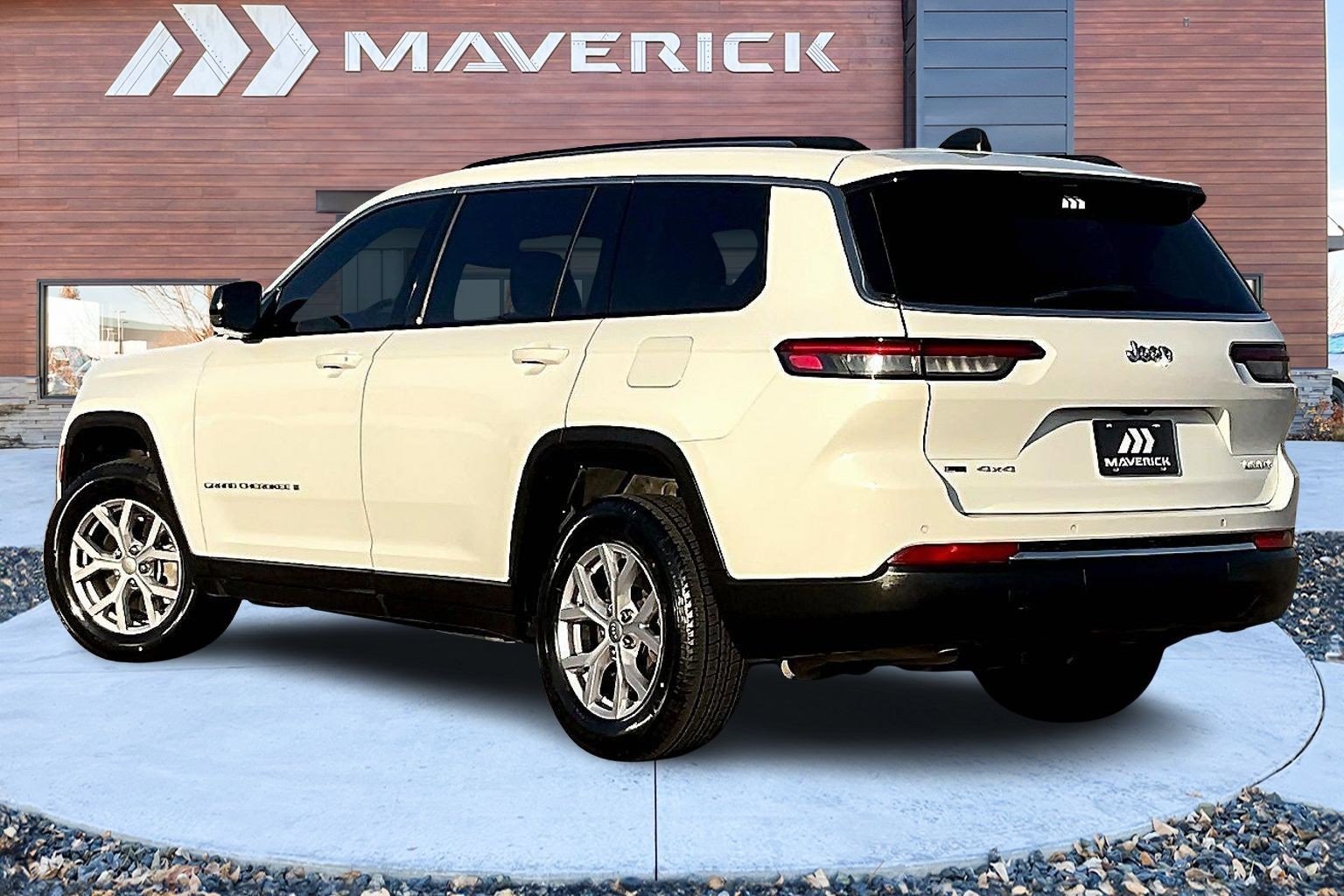 Used 2022 Jeep Grand Cherokee L Limited w/ Trailer Tow Group (B) image 4