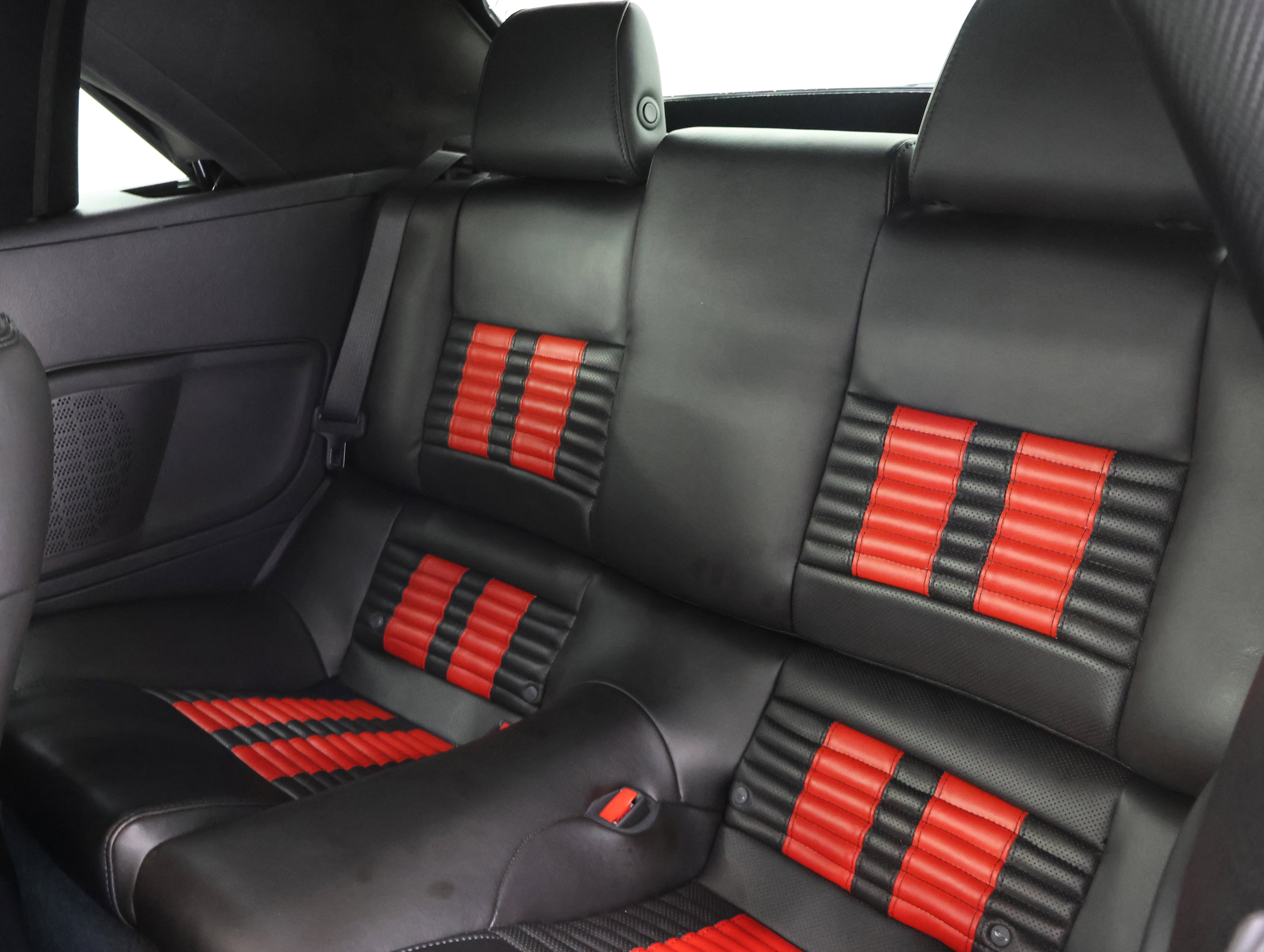 Used 2011 Ford Mustang Shelby GT500 w/ SVT Performance Pkg RWD image 9