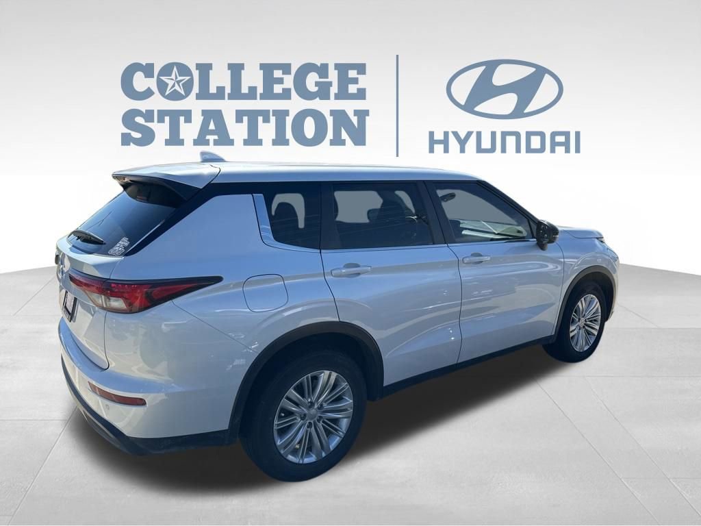 Used 2024 Mitsubishi Outlander ES image 6