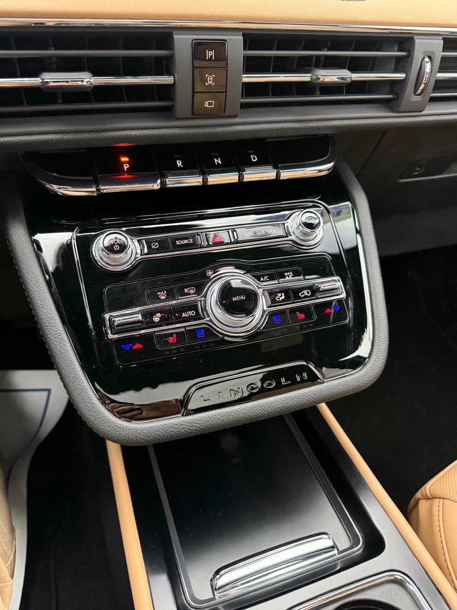 Used 2022 Lincoln Corsair Reserve w/ Equipment Group 201A image 20