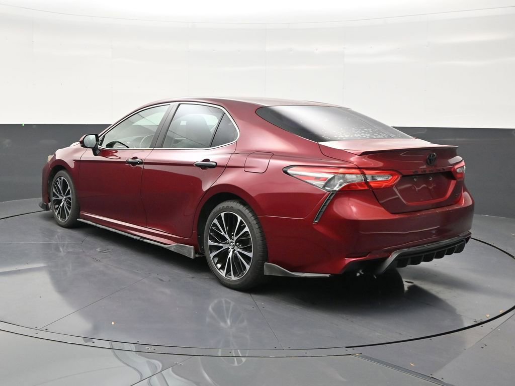 Used 2018 Toyota Camry SE FWD image 3