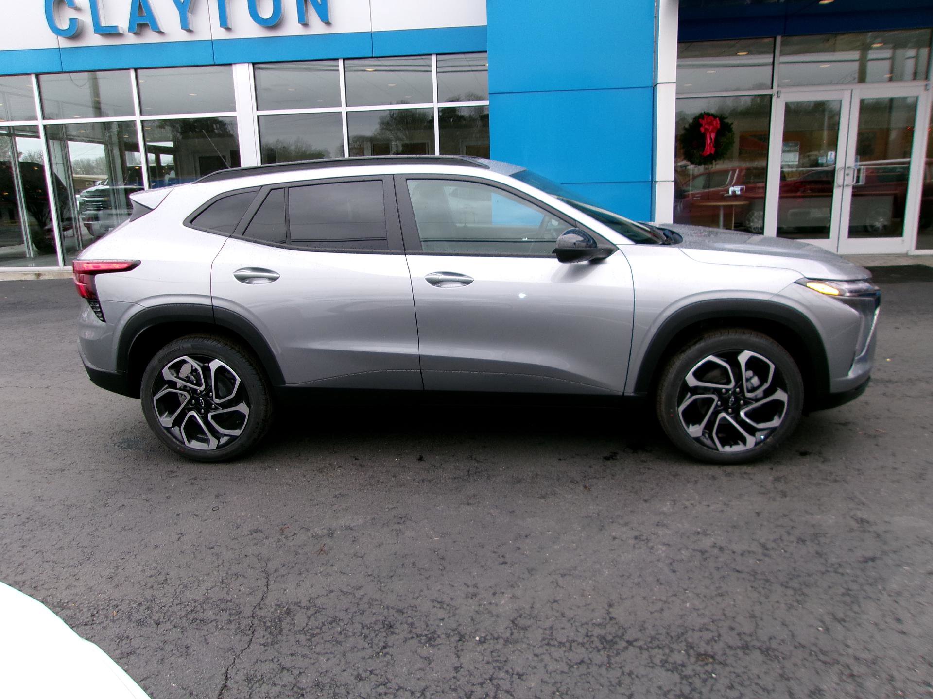 New 2026 Chevrolet Trax RS w/ Sunroof Package image 3