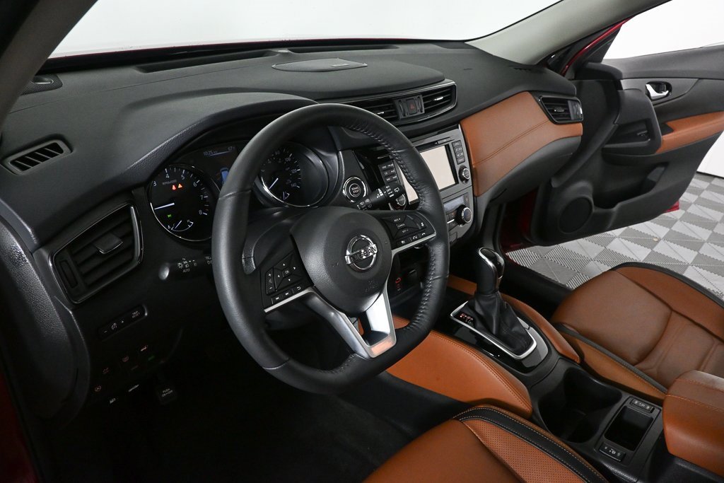 Used 2017 Nissan Rogue SL w/ SL Premium Package image 6