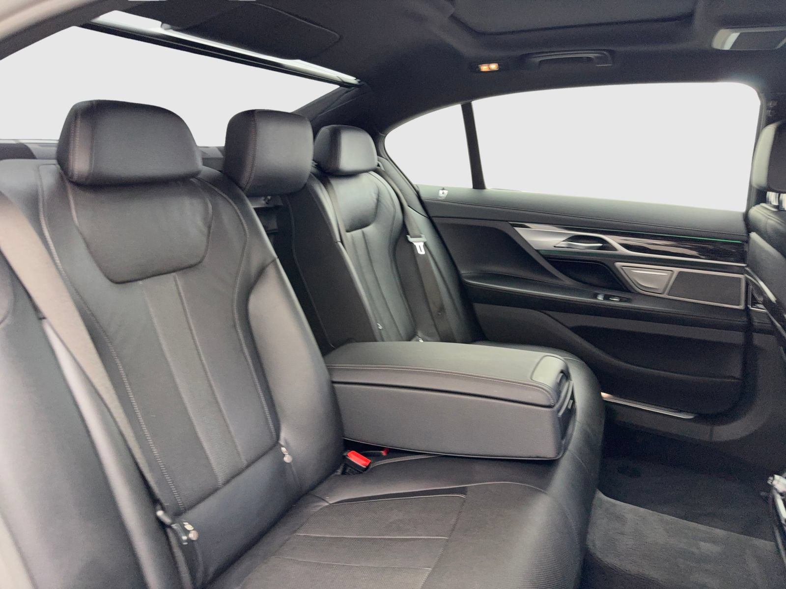 Used 2020 BMW 740i xDrive w/ M Sport Package AWD/4WD image 43