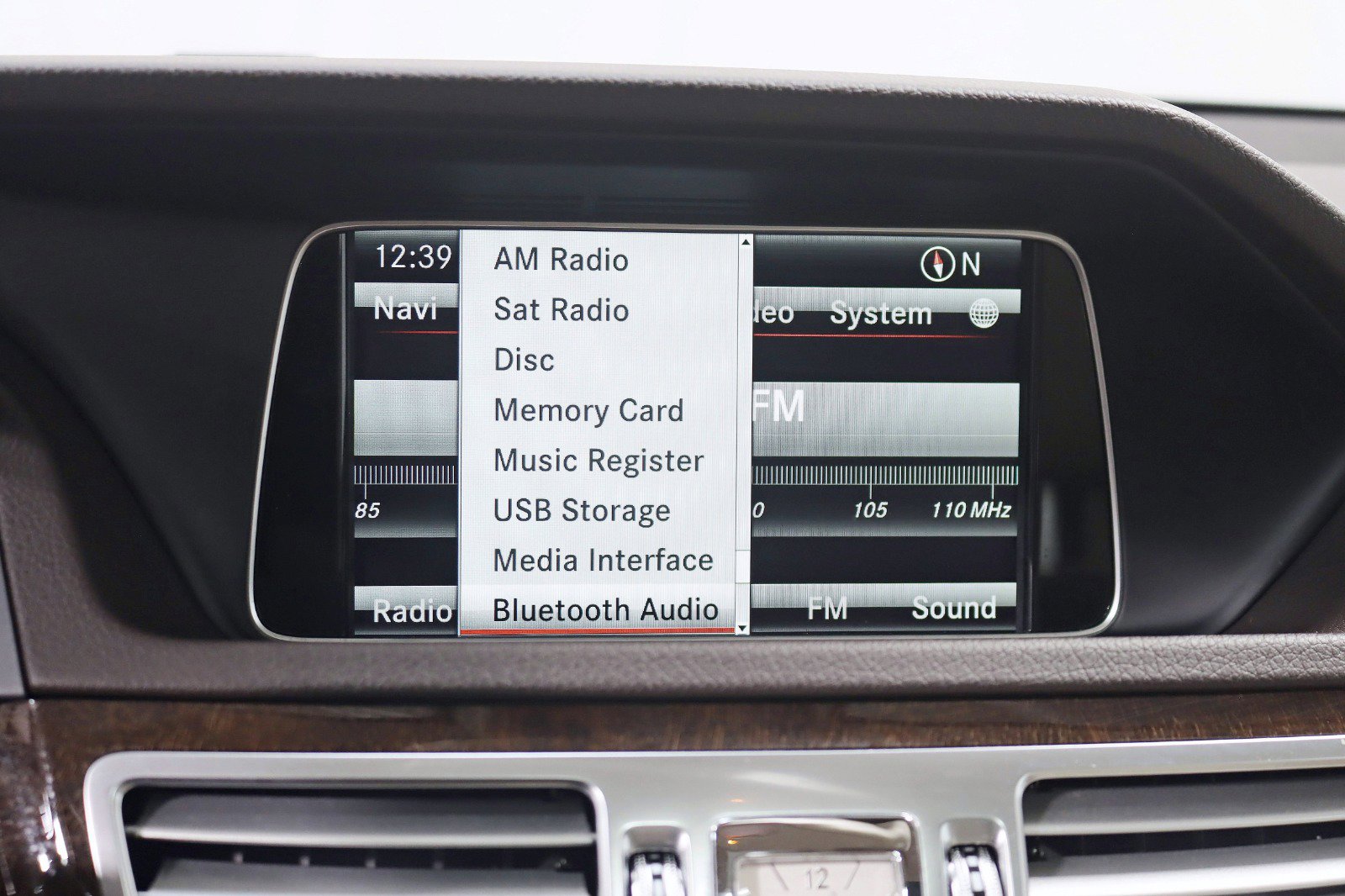 Used 2015 Mercedes-Benz E 350 E 350 4MATIC-Premium 1 Package w/ Premium 1 Package image 26